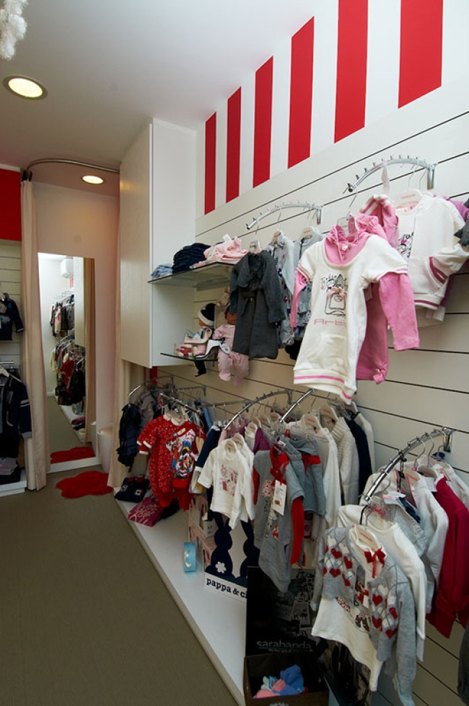 arredamento negozio abbigliamento bambino borgosesia agitaty (5)